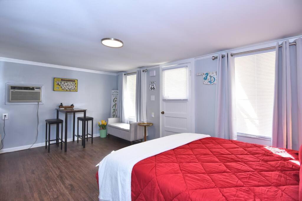 Chalet Blue Flamingo's Adorable -tu-cherry St-expo-downtown-11t Tulsa